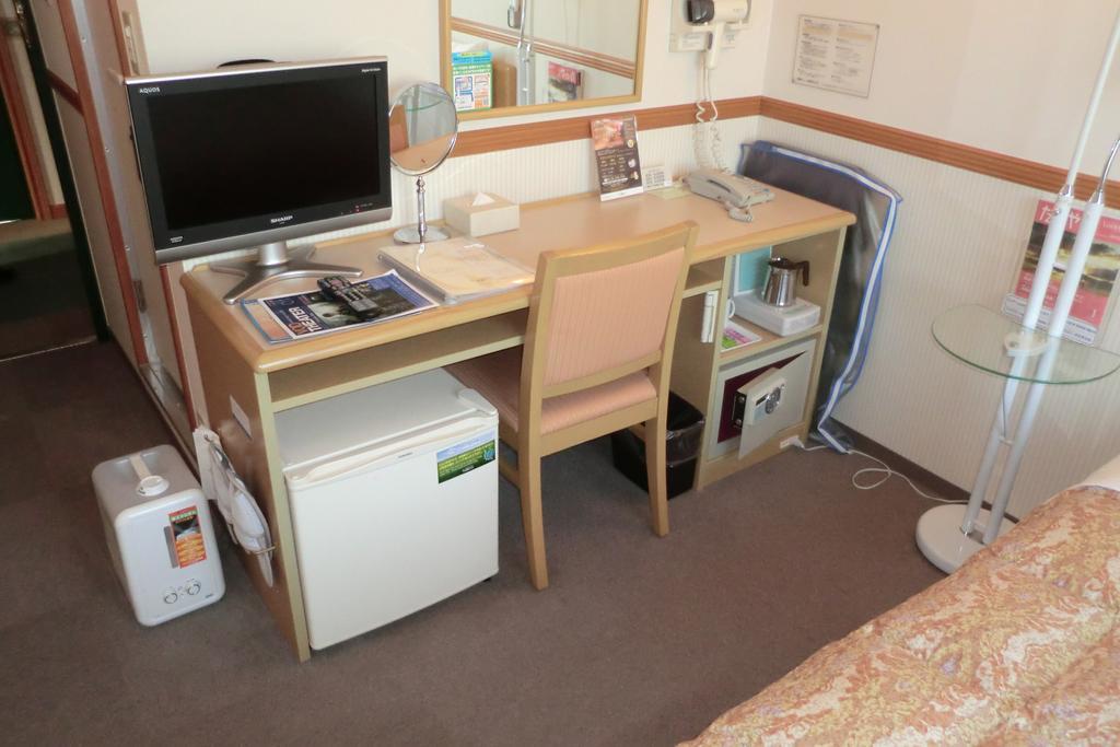 Toyoko Inn Shin-Osaka-Eki Higashi-Guchi Exteriör bild